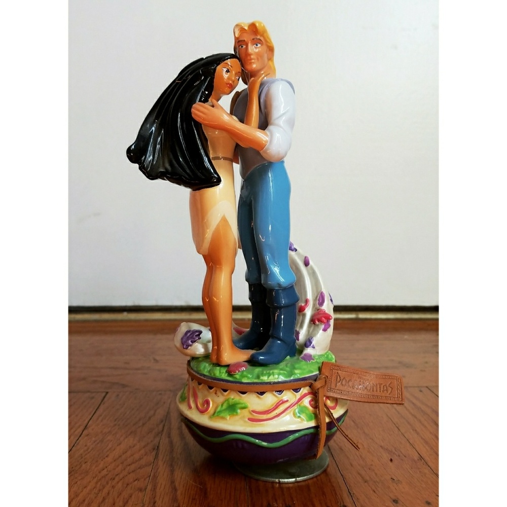 Disney Pocahontas & John Smith Music Box